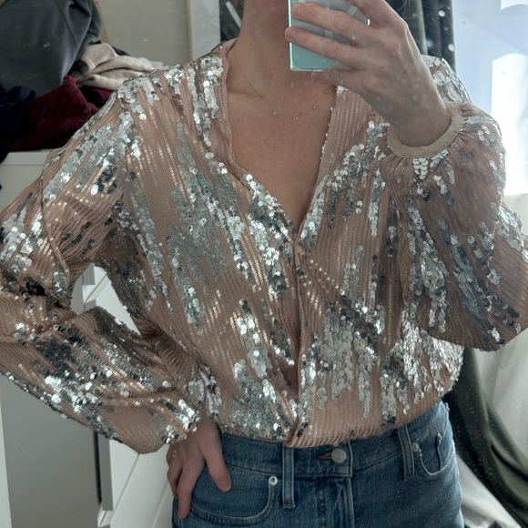 V-neck sequin blouse with billow sleeves - Picture 1 of 6